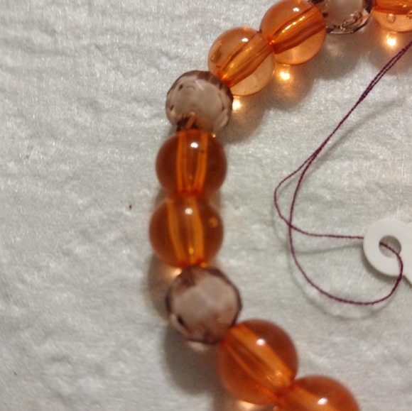 Artemis's Gems custom-made beaded bracelet with large red cracked stone gem - Picture 5 of 5